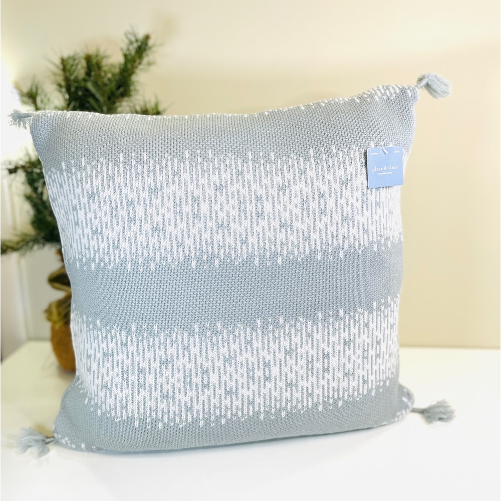 NEW Place & Time 18” Knit Northern Lights Gray & White “Sweater” Accent Pillow